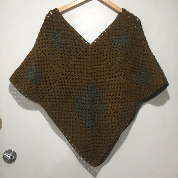 HANDMADE CROCHET PATCHWORK SHAWL SIZE M  (TAKING OFFER BEST OFFER) - Picture 1 of 4
